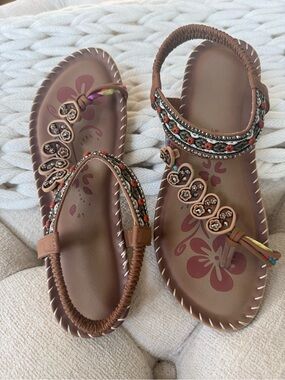 Women’s Brown Beaded Floral T-strap Sandals